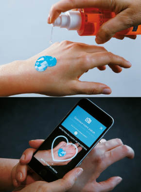 Application of Anthelios sun oil by La Roche-Posay on a hand fitted with a My UV Patch by La Roche-Posay; control scan of a My UV Patch by La Roche-Posay on a smartphone thanks to the dedicated application.